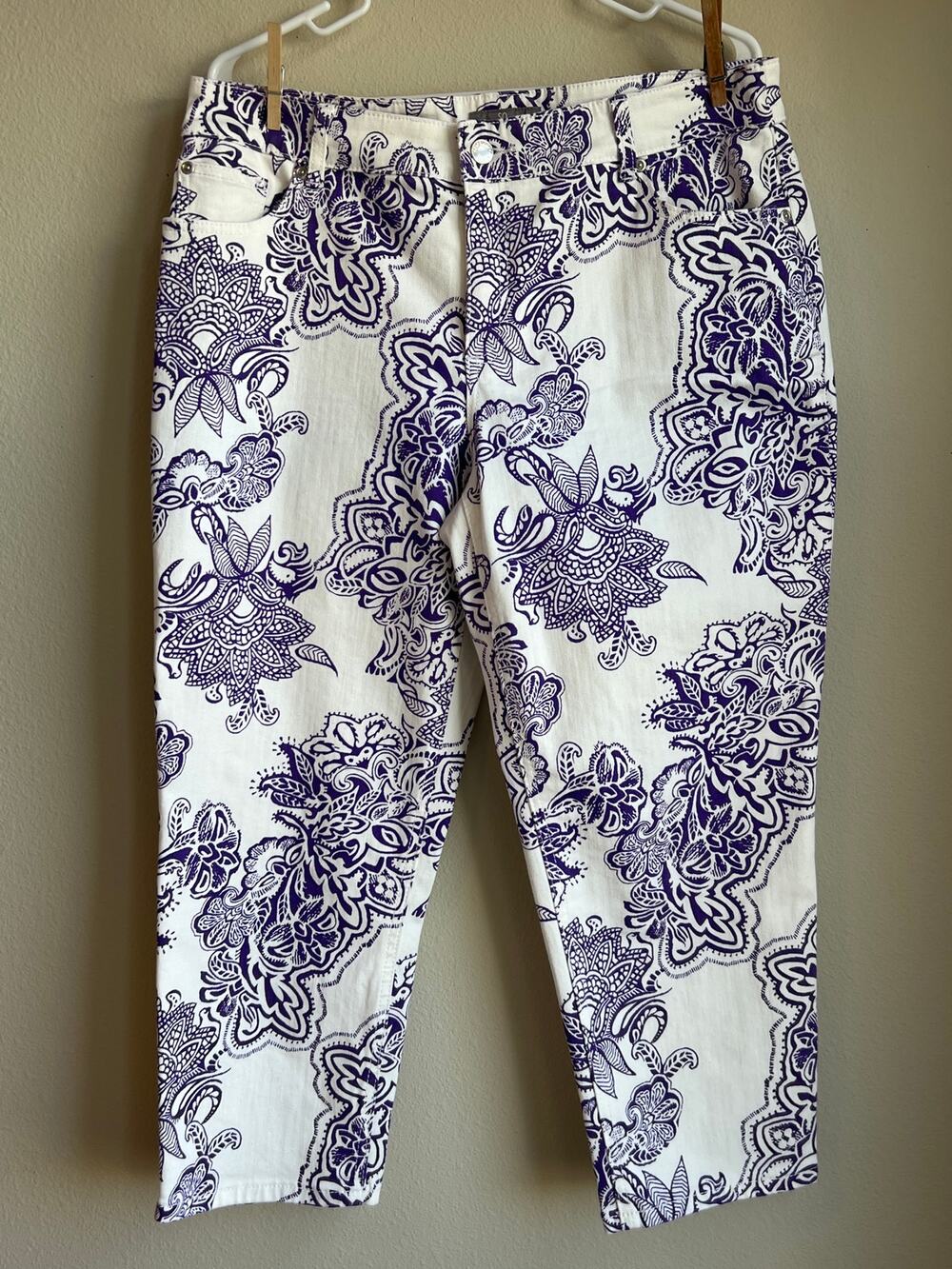 Chico's So Slimming Paisley Print Crop Pants Womens Size 2.5 US 14 Purple White